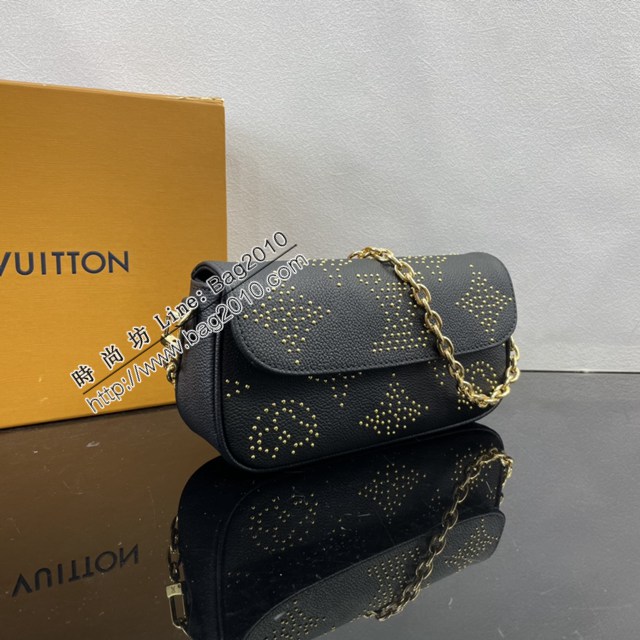 LV路易威登2023专柜新款M82653 目饰钉构筑Monogram图案Wallet on Chain Ivy手袋 ydh5310